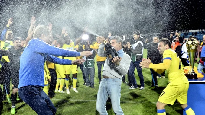 Derapaj-grosolan-chiar-in-Vinerea-Mare-„FCSB-e-Steaua-Taci-dracu-cu-Talpan-1400x1050