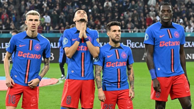 Fotbaliștii steliști Octavian George Popescu, Adrian Gheorghe �ut cu ochii spre cer, Alexandru Mihail Baluț� si Joy