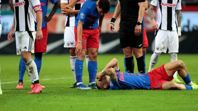 Faza-controversata-in-FCSB-U-Cluj.-Szabolcs-Kovacs-a-dat-penalty-pentru-ca-Birligea-a-fost-lovit-de-Simion-cu-mana-peste-fata