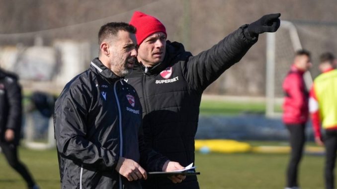Zeljko-Kopic-a-luat-o-decizie-importanta-inaintea-meciului-Dinamo-Craiova.-A-avut-nevoie-de-doua-partide-pentru-a-se-convinge