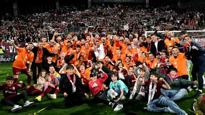 CFR-Cluj-face-curatenie-in-lot.-Cinci-fotbalisti-pe-lista-neagra-a-lui-Nelu-Varga-1400x759