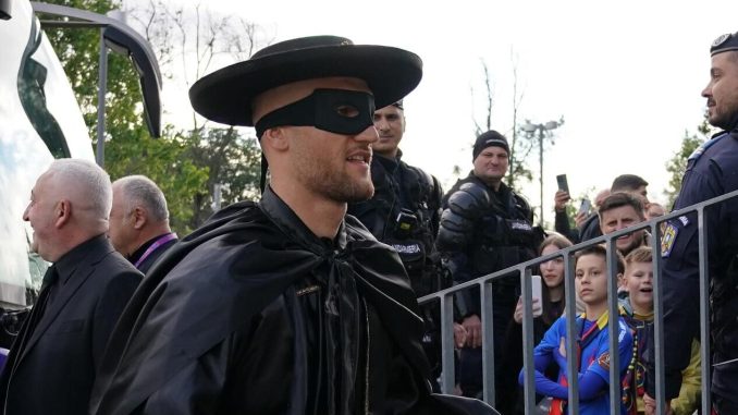 Cum-au-ajuns-jucatorii-de-la-FCSB-sa-se-costumeze-in-personaje-celebre.-Mihai-Stoica-mesaj-indreptat-catre-Mirel-Radoi-e1747601253590