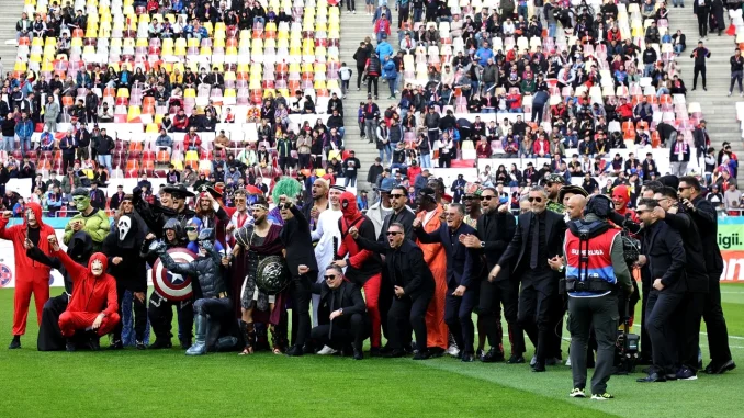 Ilie-Dumitrescu-dat-pe-spate-de-costumele-fotbalistilor-de-la-FCSB