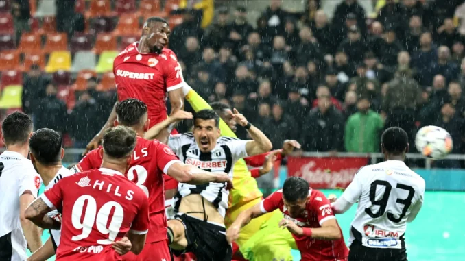 Nebunie-in-Dinamo-U-Cluj-1-3-iar-Rapid-e-100-out-din-Europa-si-in-acest-sezon-Lista-fotbalistilor-lui-Ioan-Ovidiu-Sabau-care-au-punctat-masiv-in-batalia-esentiala-cu-„cainii-rosii-1400x933