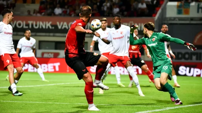 Thrillerul-de-la-Miercurea-Ciuc-era-sa-se-termine-mai-devreme-In-Csikszereda-Dinamo-s-au-marcat-4-goluri-pe-repede-inainte-in-prima-parte.-Cronica-semnata-de-Daniel-Nazare-1400x934