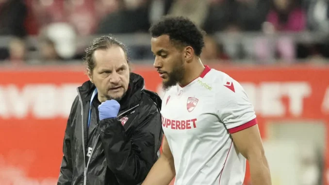 Maxime-Sivis-este-suspect-de-leziune-fibrilara-la-gamba-cand-va-reveni-pe-gazon-fundasul-dreapta-francez-EXCLUSIV